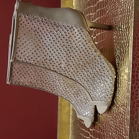 JESSICA CARLYLE  Women's peep toe booties, size 8.5, nude color sandle - Picture 2 of 8